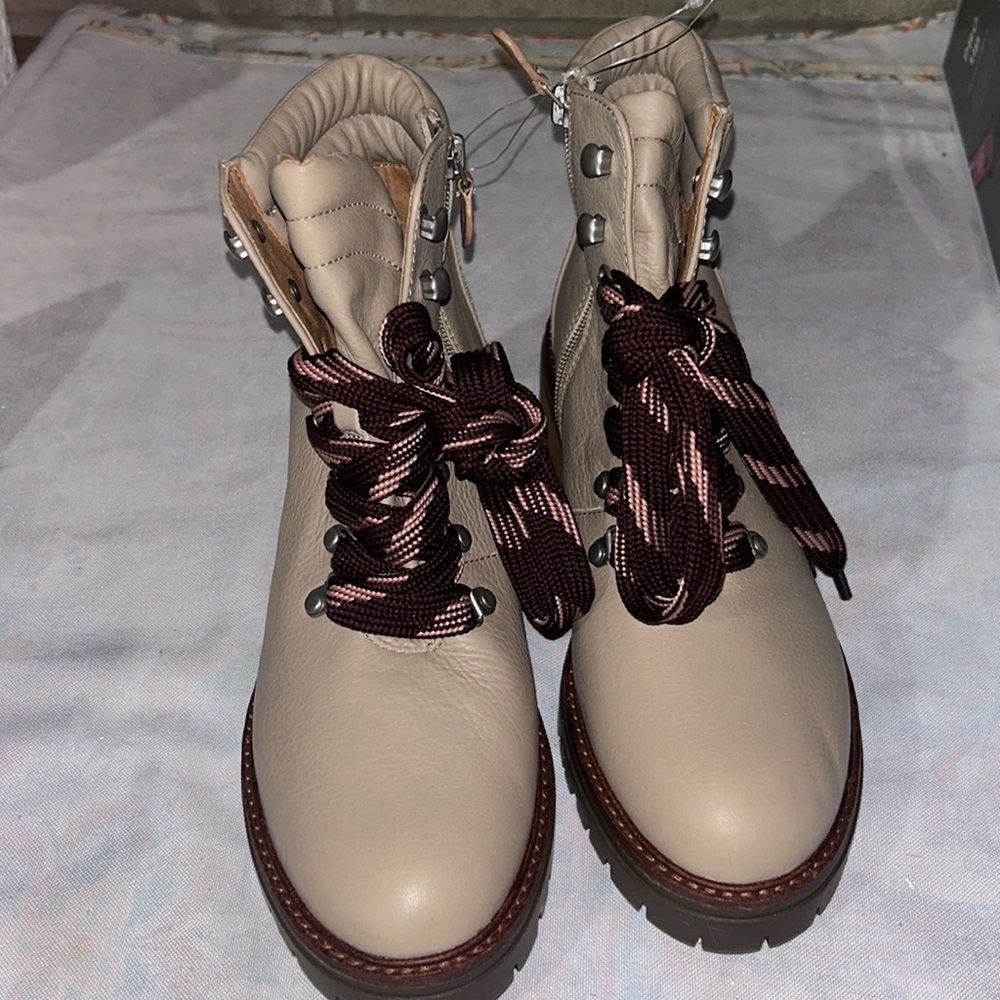 Gentle Souls Brooklyn Lace up LEather Hiking boots NWT Sz 9M